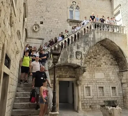 Uczniowie z Dąbrowy i Mogilna odkrywają Chorwację – Trogir i wyspa Čiovo