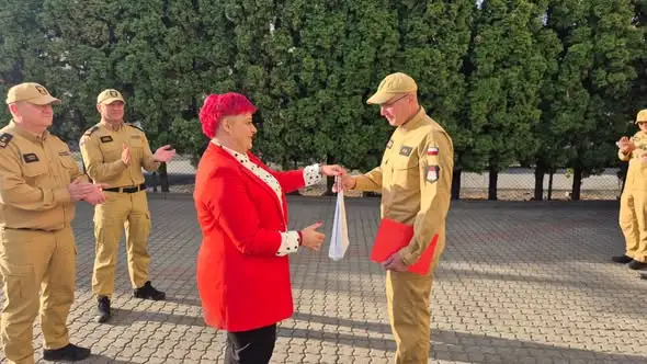 Strażak z Mogilna w cywilu uratował sąsiadów z płonącego domu