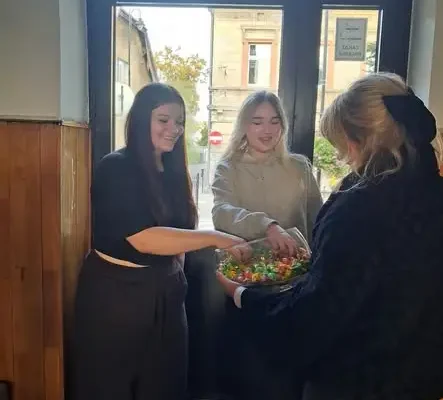 Tydzień Szczęścia w Zespole Szkół w Strzelnie – kolorowo, słodko i radośnie