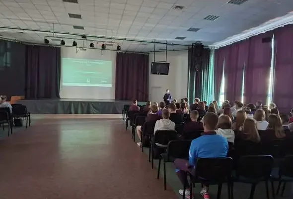Lipnowscy policjanci edukują młodzież o przemocy rówieśniczej