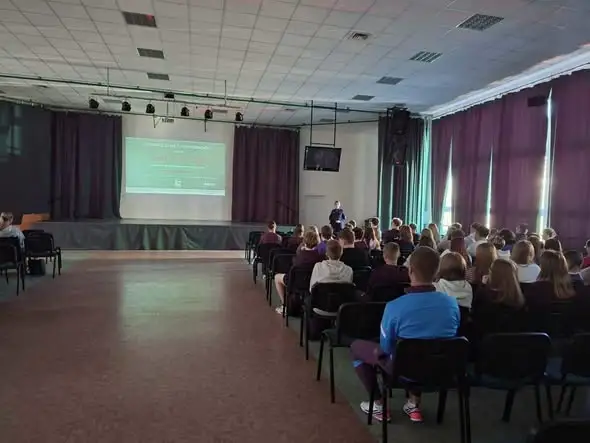 Lipnowscy policjanci edukują młodzież o przemocy rówieśniczej