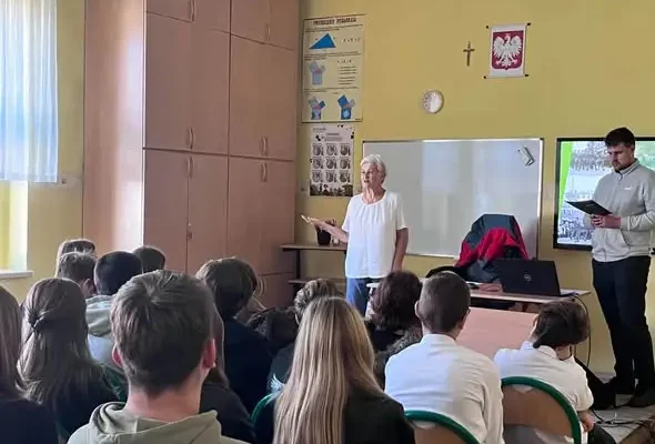 Mogilno: uczniowie poznali historię jednostki Obrony Terytorialnej Kraju