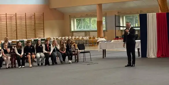 Dzień Edukacji Narodowej w Zespole Szkół w Dąbrowie – podziękowania dla nauczycieli