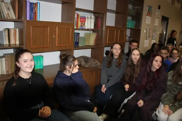 Strzelno: Policjanci uczyli młodzież, jak reagować na zagrożenia i hejt