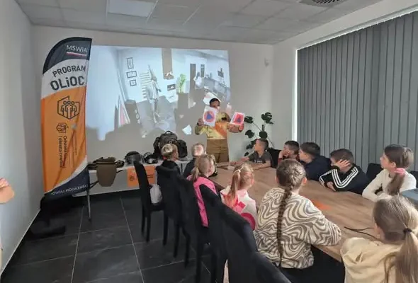 Uczniowie z Jezior Wielkich uczyli się bezpieczeństwa w OSP