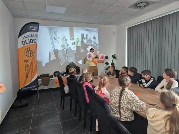 Uczniowie z Jezior Wielkich uczyli się bezpieczeństwa w OSP