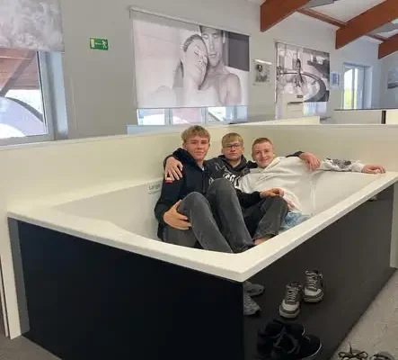 Uczniowie Technikum Logistycznego z wizytą w Sanplast S.A.