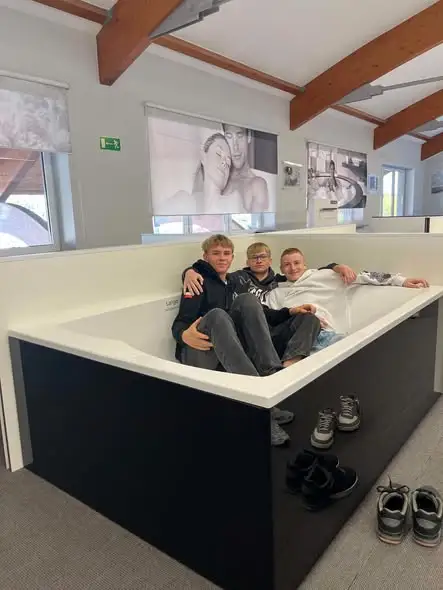 Uczniowie Technikum Logistycznego z wizytą w Sanplast S.A.